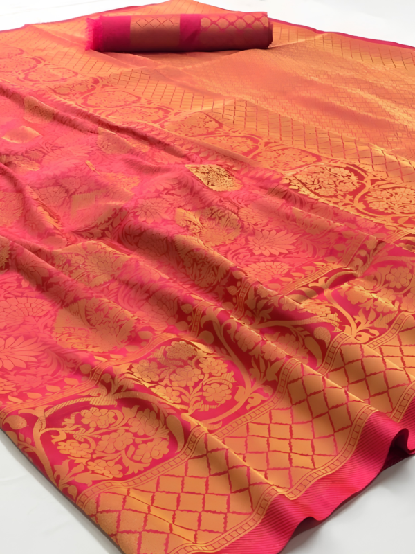 Rani Pink Zari Handwoven Silk Saree Rani Pink Zari Handwoven Silk Saree