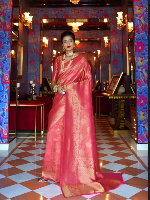 Rani Pink Zari Handwoven Silk Saree Rani Pink Zari Handwoven Silk Saree