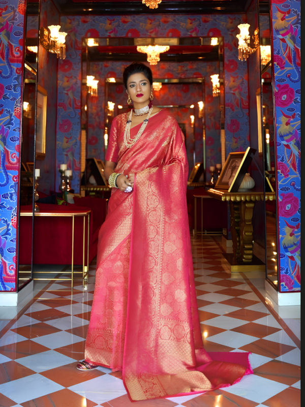 Rani Pink Zari Handwoven Silk Saree Rani Pink Zari Handwoven Silk Saree